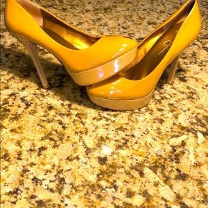 Jessica Simpson beautiful show stopper pumps